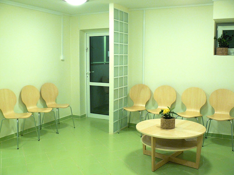 Nowe krzesła w poczekalni